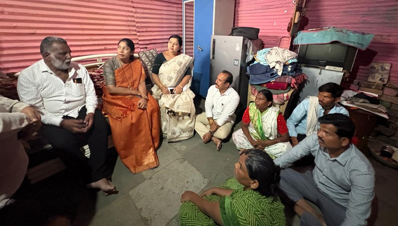 कुटुंबीयांना आर्थिक मदत व बाधितांच्या उपचाराचा खर्च मनपाने उचलावा