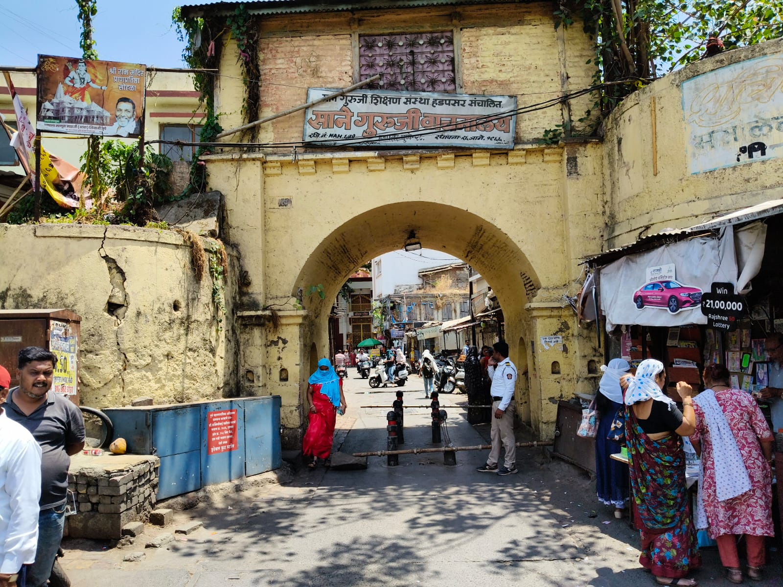 ऐतिहासिक हडपसर वेस मार्ग अखेर वाहनांसाठी बंद ऐतिहासिक हडपसर वेस मार्ग अखेर वाहनांसाठी बंद