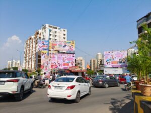 स्मार्ट पुण्याच्या घोषणांमध्ये बेकायदेशीर होर्डिंग्जचा विळखा
