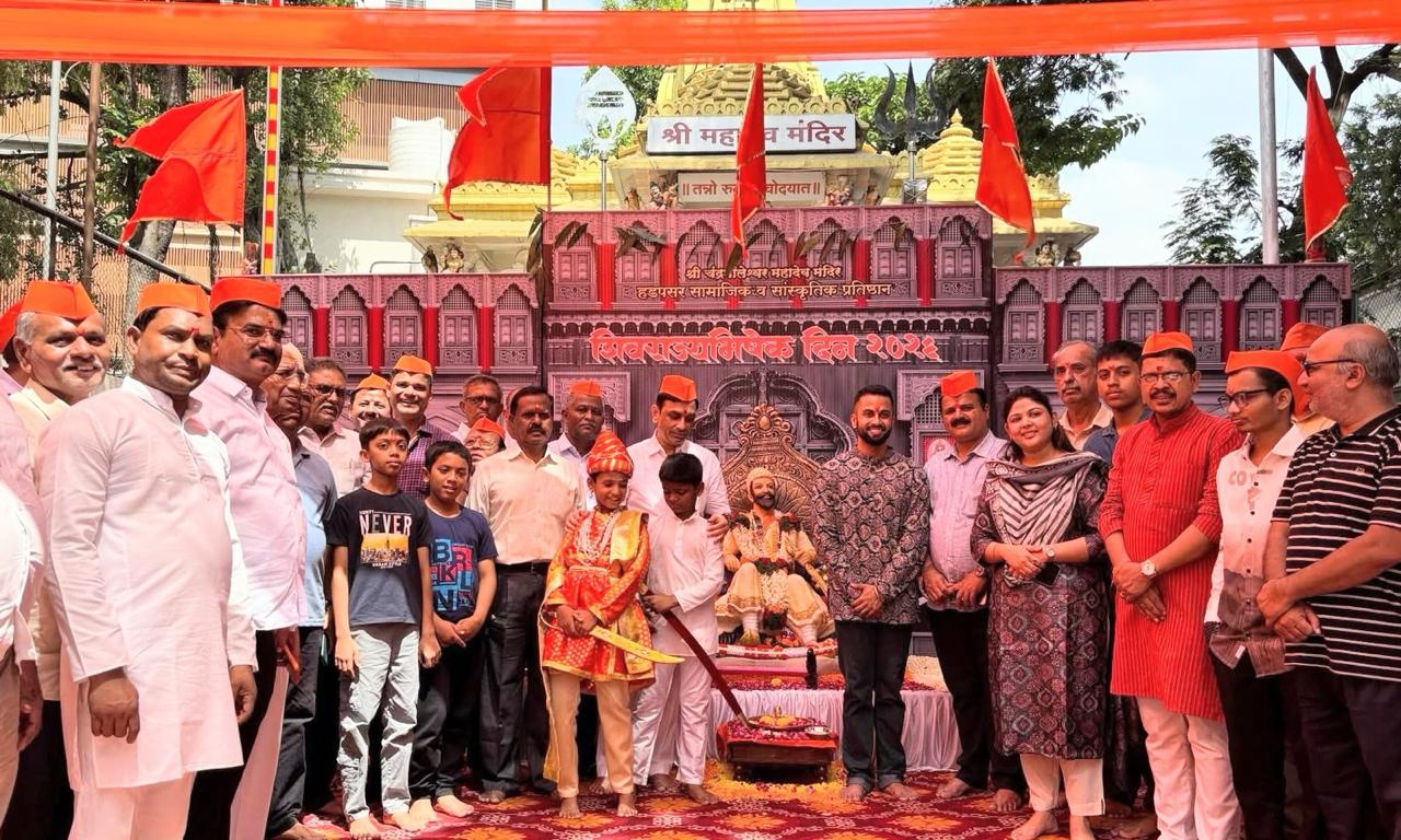 शिवराज्याभिषेक दिनानिमित्त ५१ फुटी स्वराज्य गुढीचा दिमाखदार सोहळा शिवराज्याभिषेक दिनानिमित्त ५१ फुटी स्वराज्य गुढीचा दिमाखदार सोहळा