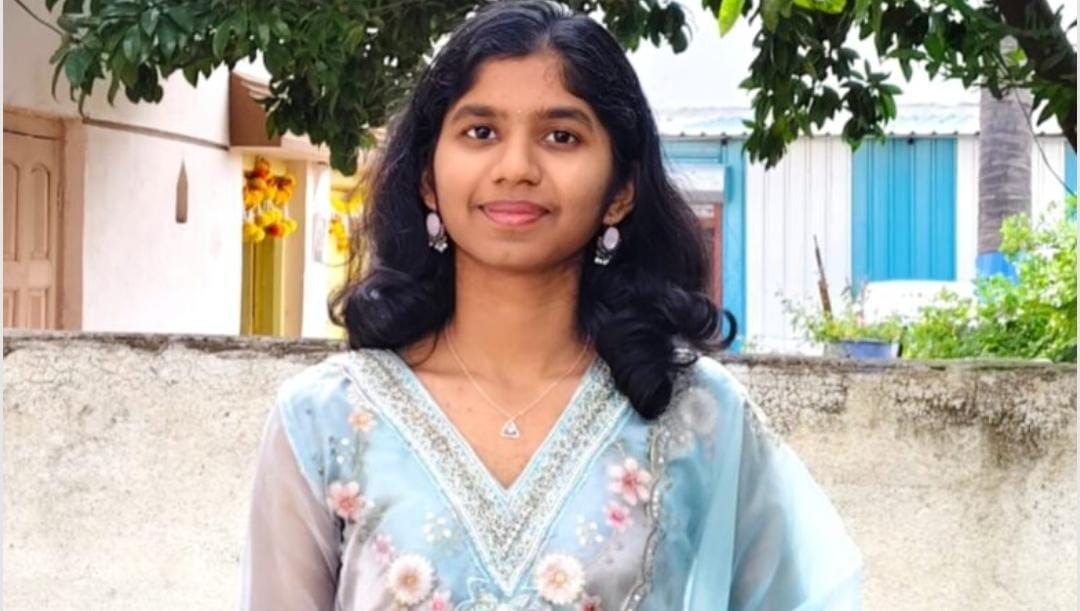 दौंड तालुक्यातील खडकीच्या श्रावणी कुदळेची नीट परीक्षेत ऐतिहासिक कामगिरी दौंड तालुक्यातील खडकीच्या श्रावणी कुदळेची नीट परीक्षेत ऐतिहासिक कामगिरी