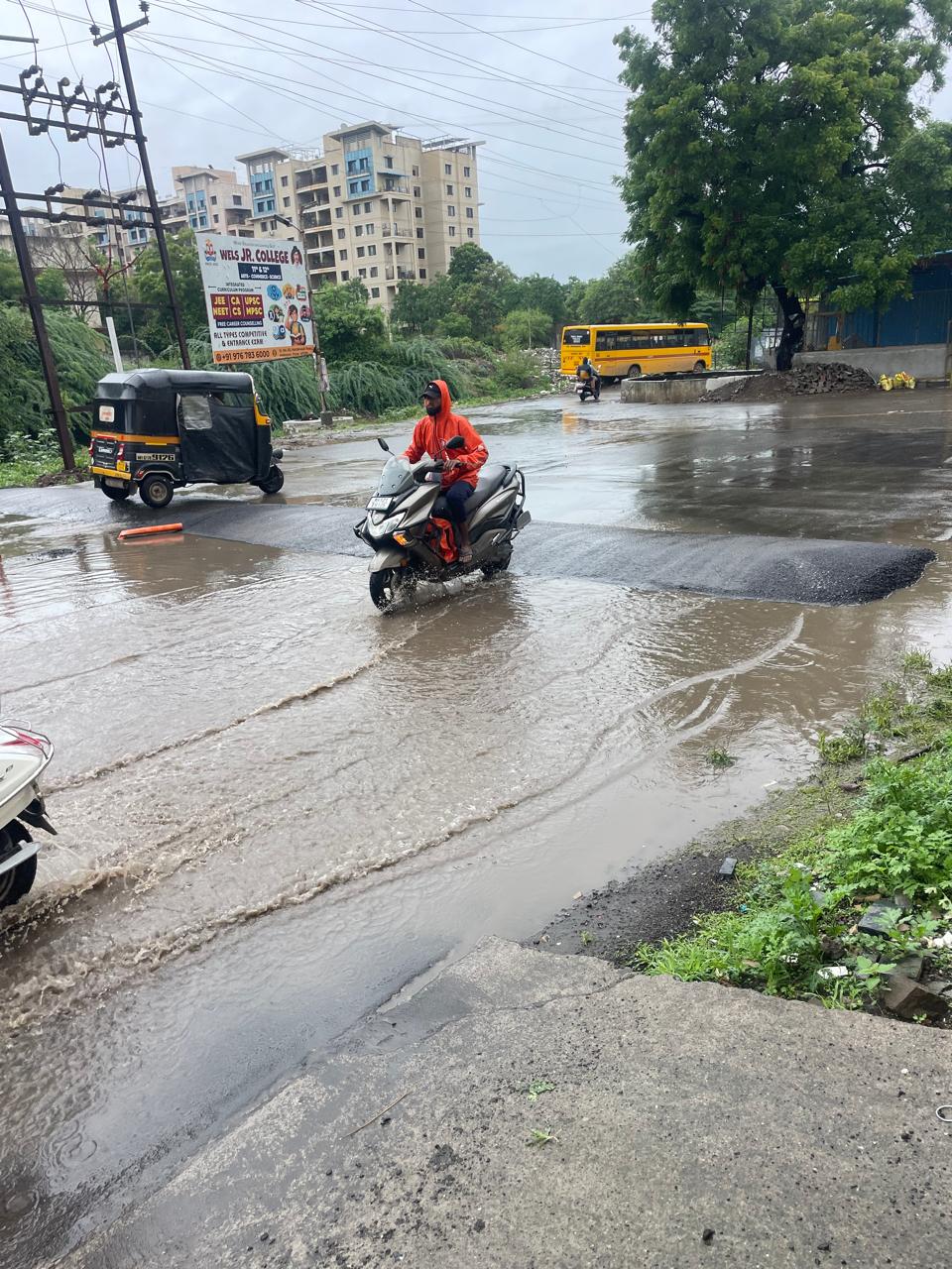 चुकीच्या नियोजनामुळे वाहनचालकांना मनस्ताप; कारवाईची मागणी