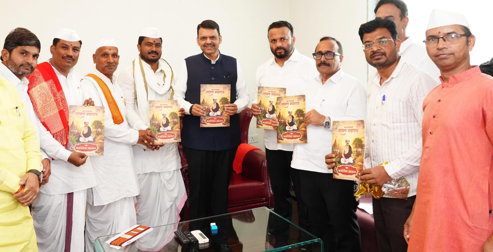 मुख्यमंत्र्यांच्या हस्ते अरण तीर्थक्षेत्र विकास कार्य अहवालाचे प्रकाशन