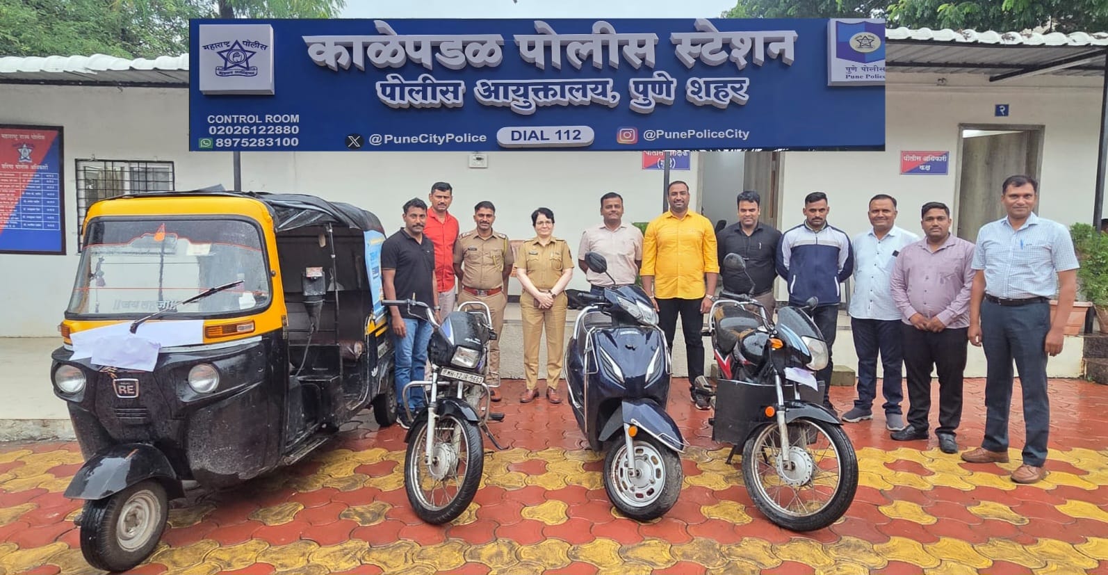 काळेपडळ पोलिसांची कारवाई; तीन दुचाकी, रिक्षा ,पाच मोबाईल हस्तगत काळेपडळ पोलिसांची कारवाई; तीन दुचाकी, रिक्षा ,पाच मोबाईल हस्तगत