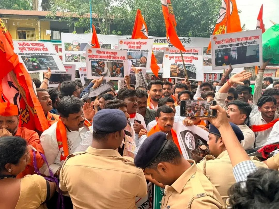 महापालिकेच्या कारभाराविरोधात शिवसेनेचा जनआक्रोश महापालिकेच्या कारभाराविरोधात शिवसेनेचा जनआक्रोश