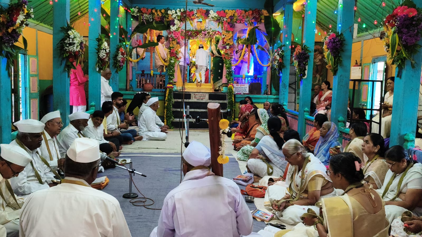 हडपसरच्या ४०० वर्षे जुन्या विठ्ठल-रुक्मिणी मंदिरात भक्तिसागर उसळला