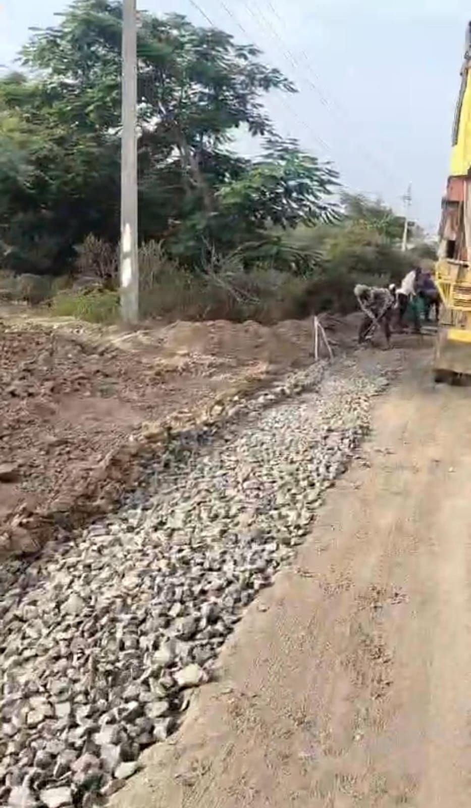 चौफुला-बोरीपार्धी रस्त्याच्या कामाच्या गुणवत्तेवर प्रश्नचिन्ह चौफुला-बोरीपार्धी रस्त्याच्या कामाच्या गुणवत्तेवर प्रश्नचिन्ह