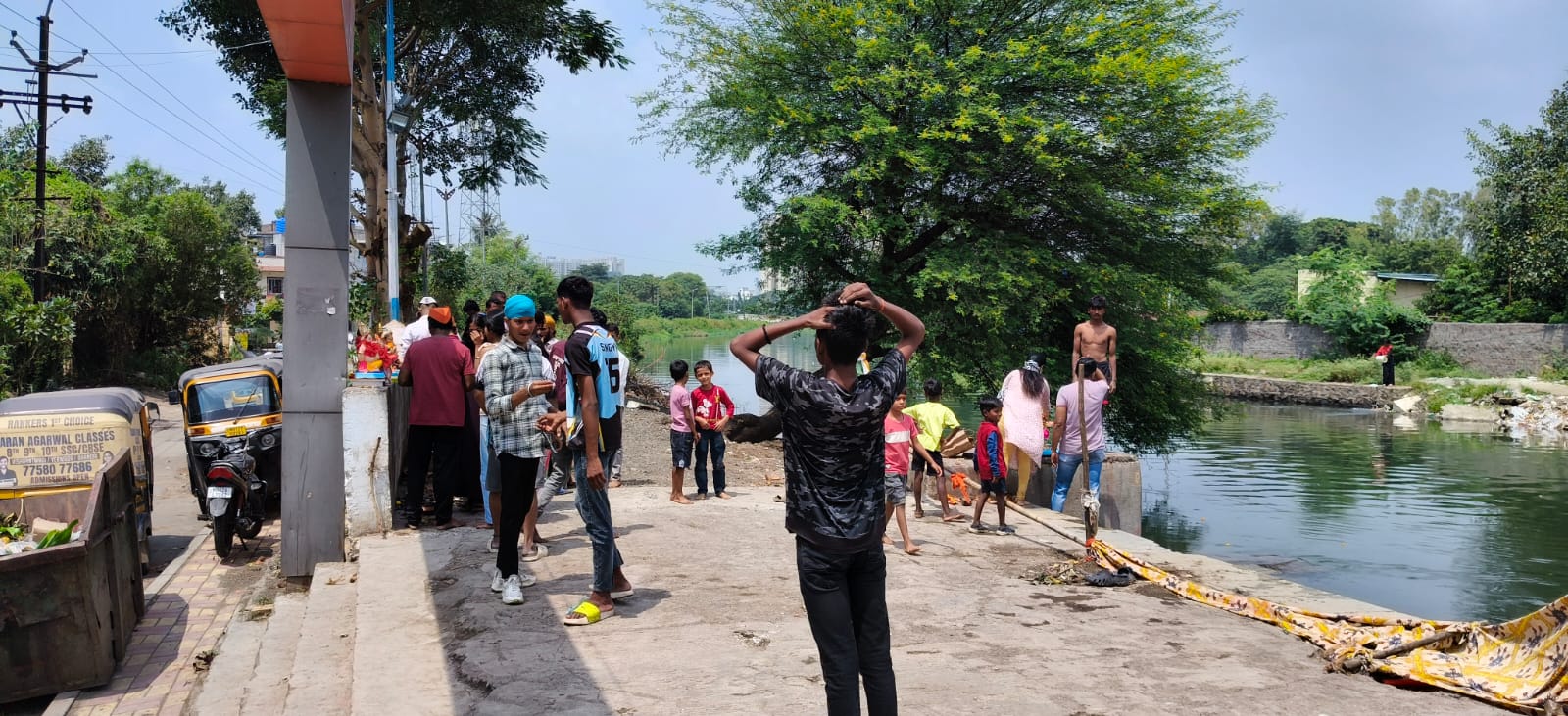 कालवा विसर्जन घाटावर गोंधळ; भाविकांकडून 500 रुपयांची वसुली? कालवा विसर्जन घाटावर गोंधळ; भाविकांकडून 500 रुपयांची वसुली?