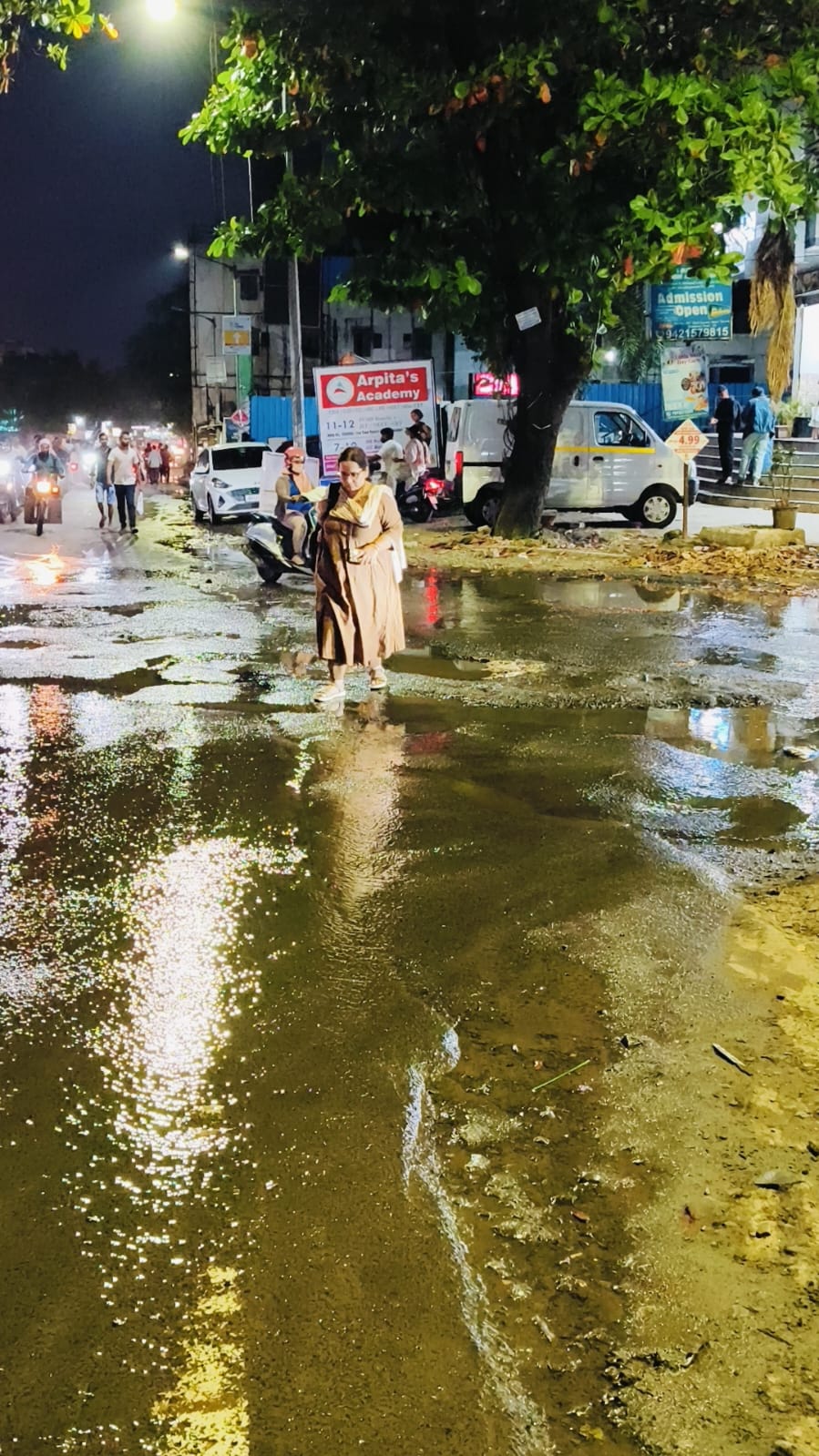 स्मार्ट सिटीतील ‘स्मार्ट’ चेंबर; दुरुस्तीचा प्रश्न कायम स्मार्ट सिटीतील ‘स्मार्ट’ चेंबर; दुरुस्तीचा प्रश्न कायम